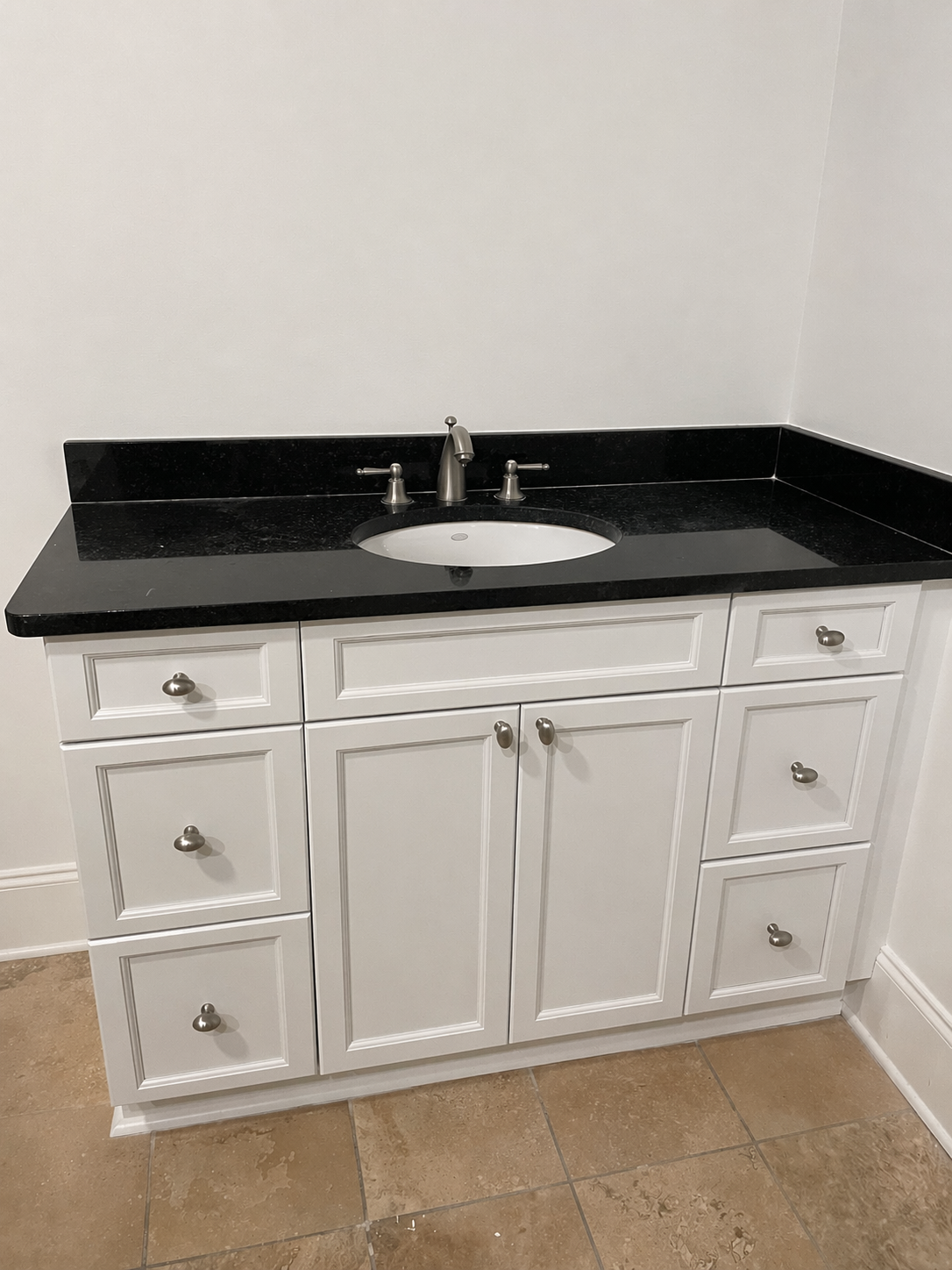 Bathroom vanity single sink